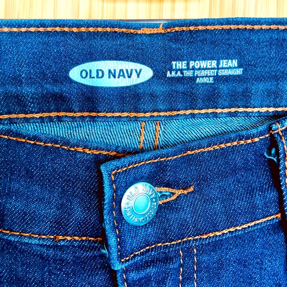 Straight-leg, stretchy, raw hem jeans. - Picture 3 of 4